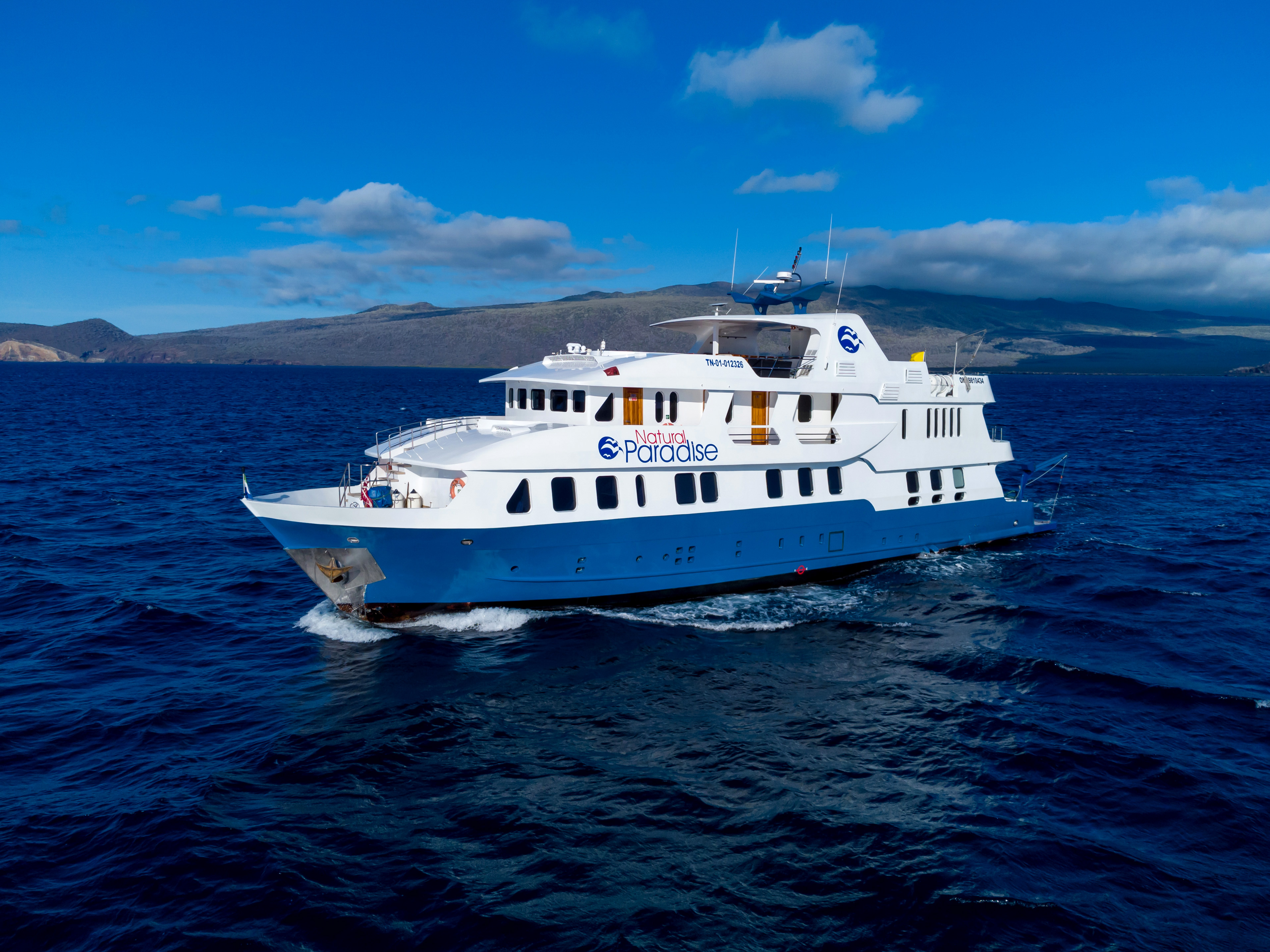 M/Y Natural Paradise